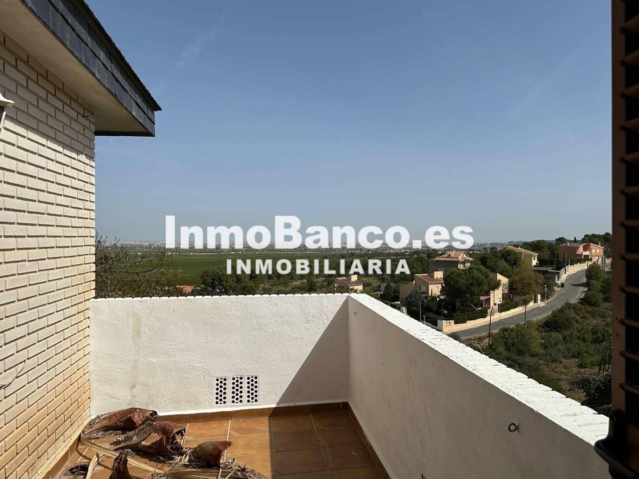 6 bedroom Villa for rent in Chiva - € 2,500 (Ref: 9493876)