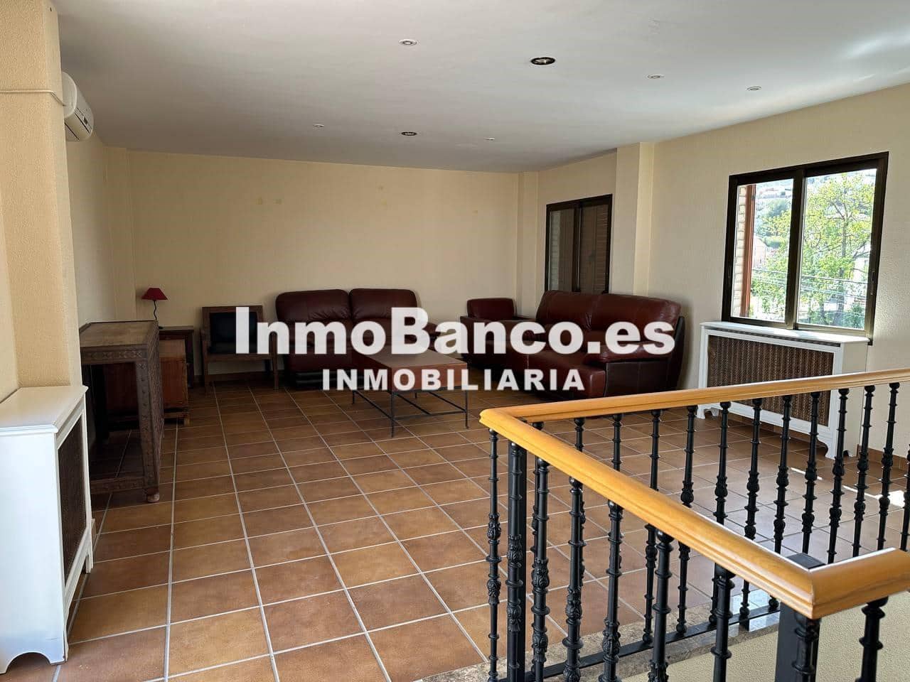 6 bedroom Villa for rent in Chiva - € 2,500 (Ref: 9493876)