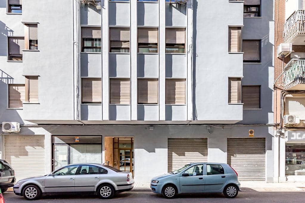 2 bedroom Business for sale in Alzira - € 84,000 (Ref: 9495466)