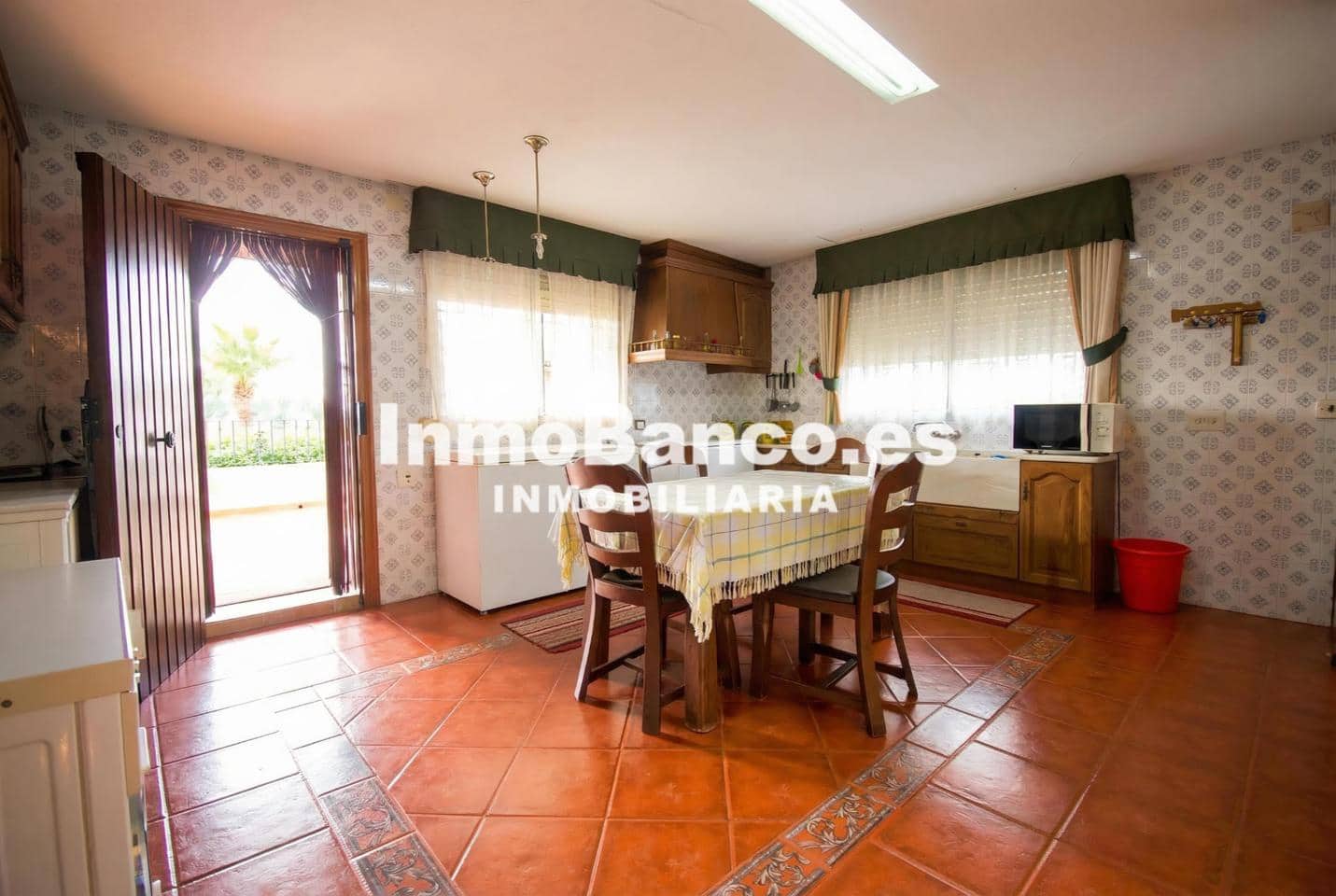 4 bedroom Villa for sale in Torrent with pool garage - € 475,000 (Ref: 9525510)