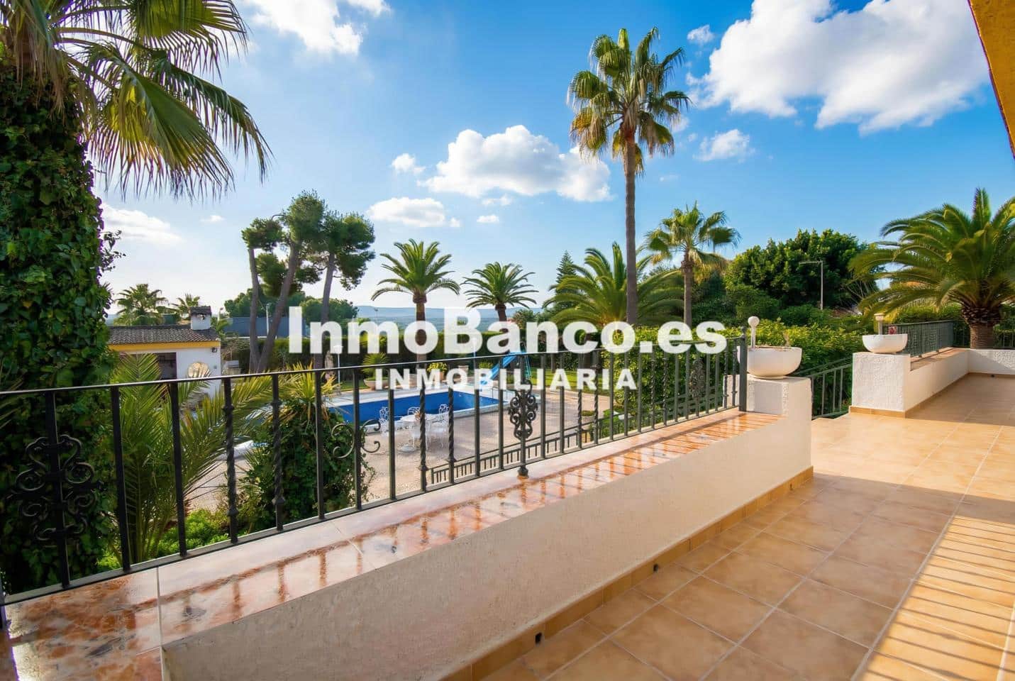 4 bedroom Villa for sale in Torrent with pool garage - € 475,000 (Ref: 9525510)