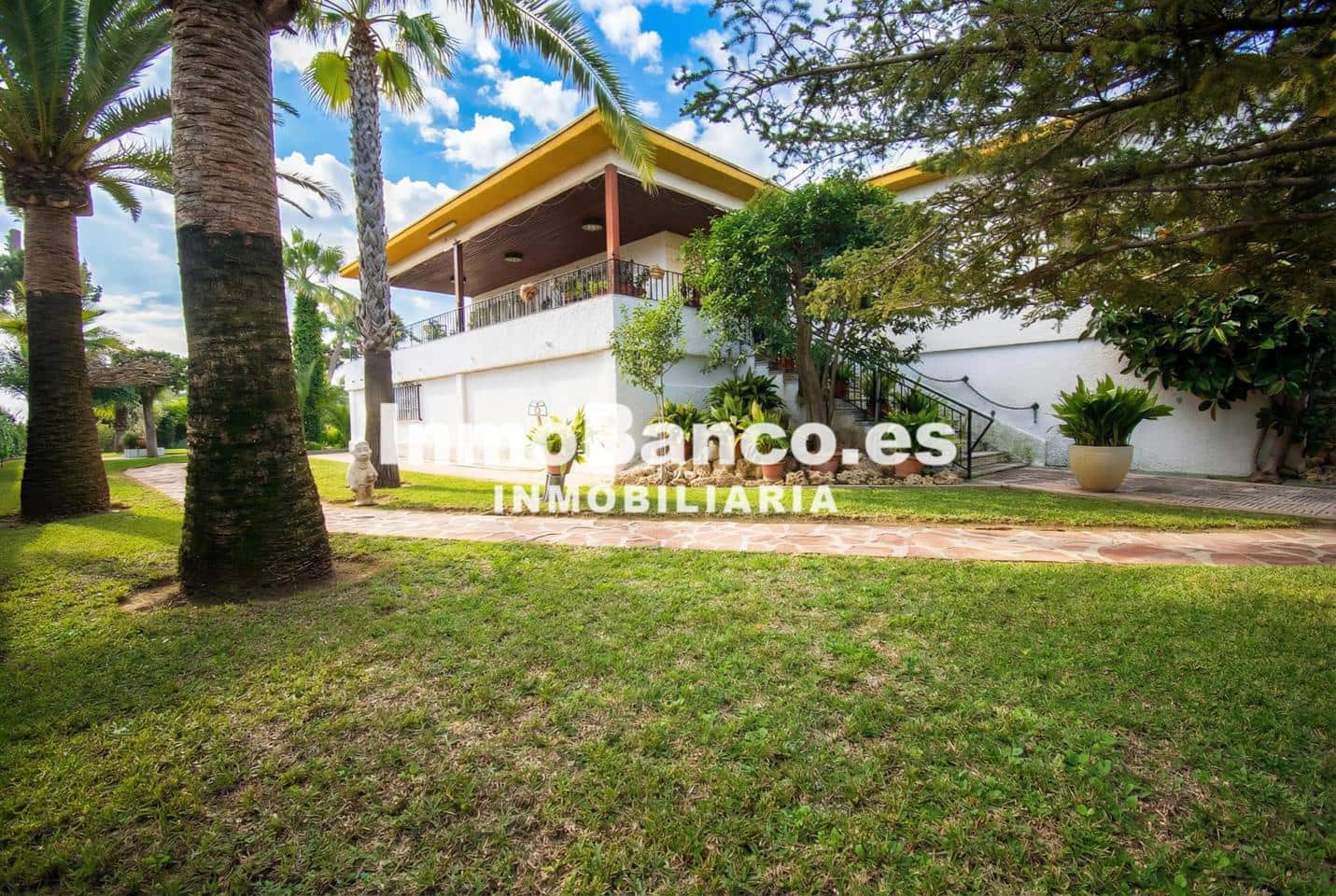 4 bedroom Villa for sale in Torrent with pool garage - € 475,000 (Ref: 9525510)