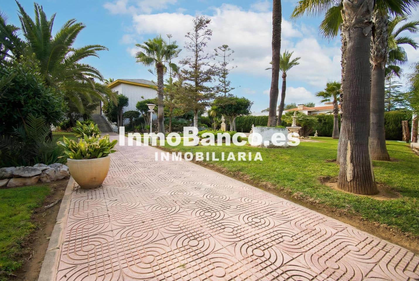 4 bedroom Villa for sale in Torrent with pool garage - € 475,000 (Ref: 9525510)