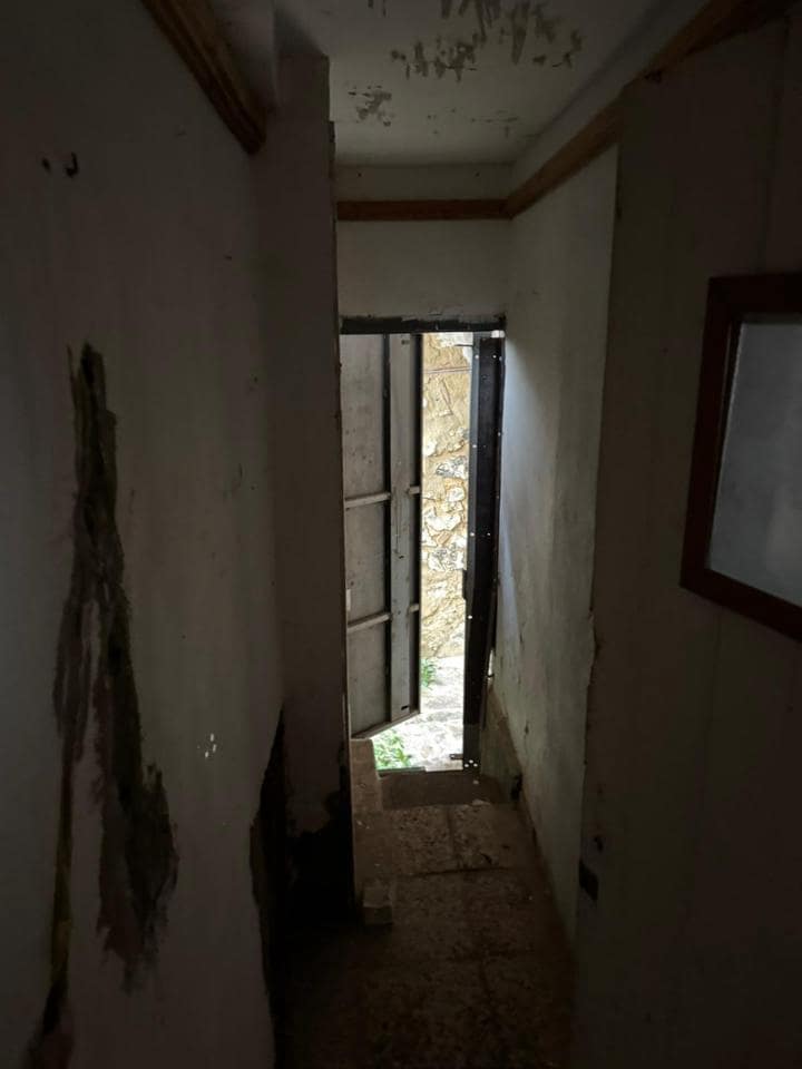 6 bedroom Villa for sale in Jerica - € 47,000 (Ref: 9532762)