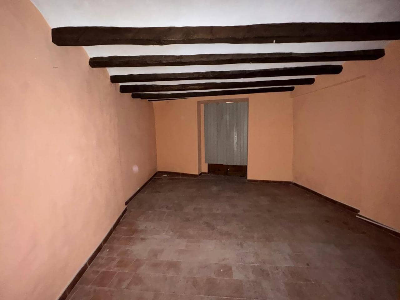 6 bedroom Villa for sale in Jerica - € 47,000 (Ref: 9532762)