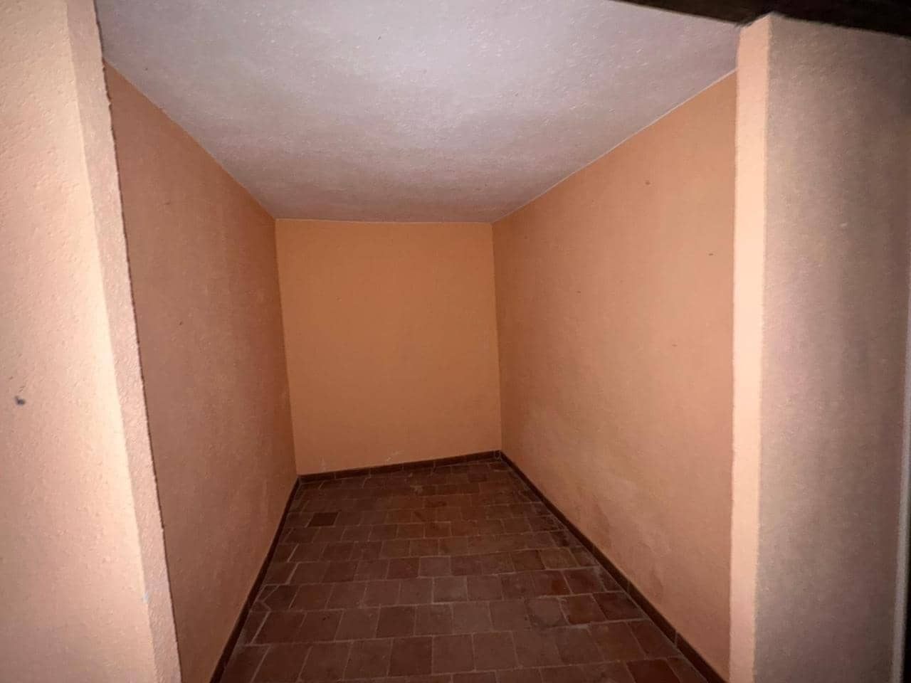 6 bedroom Villa for sale in Jerica - € 47,000 (Ref: 9532762)