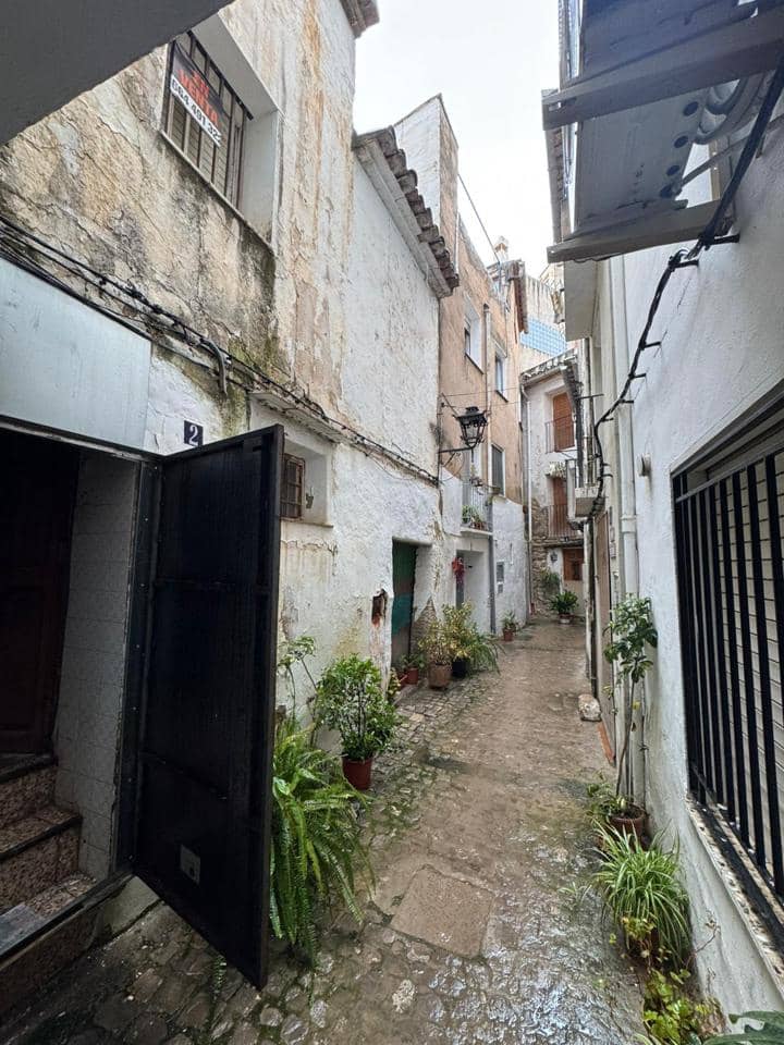 6 bedroom Villa for sale in Jerica - € 47,000 (Ref: 9532762)