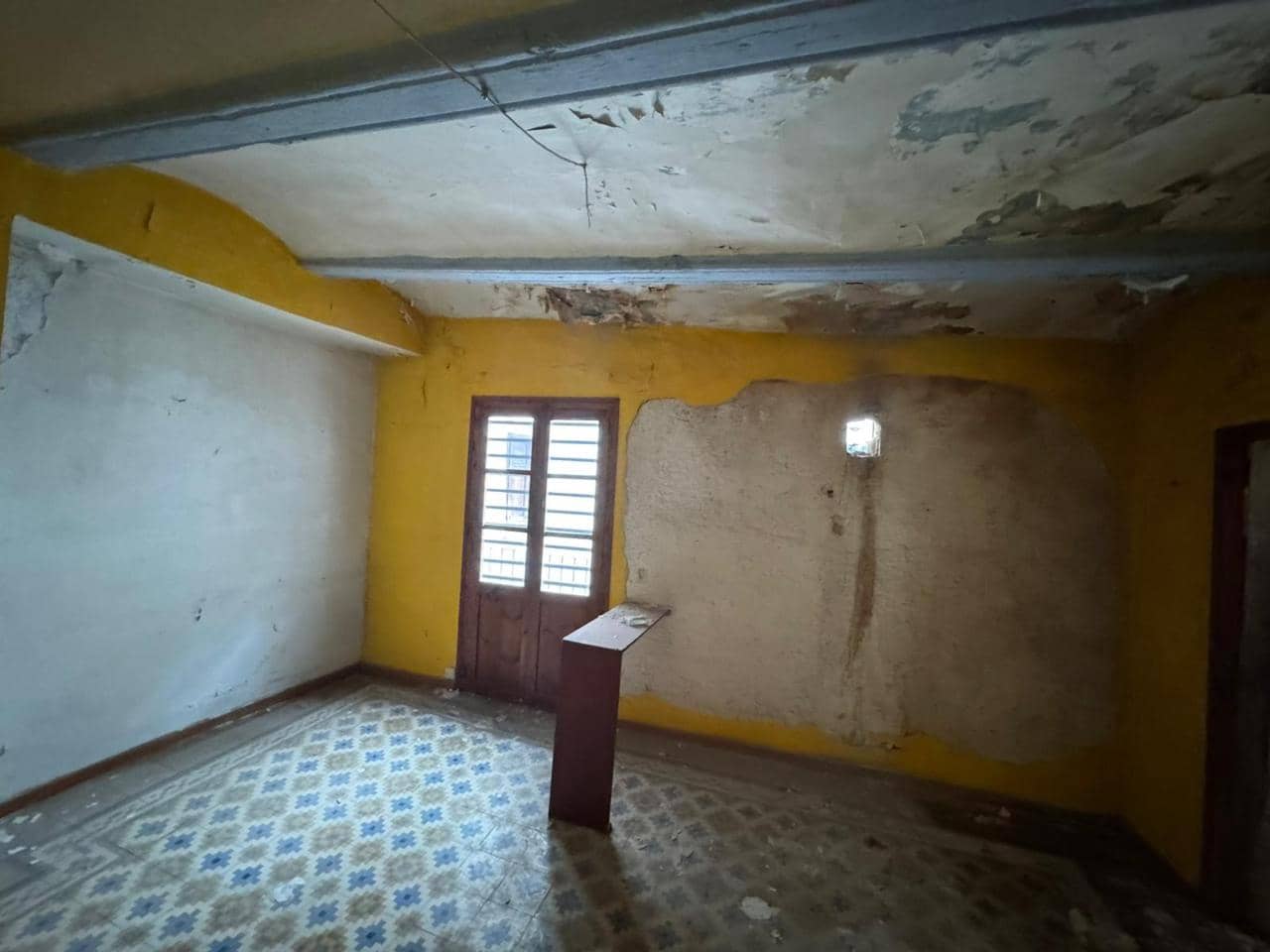 6 bedroom Villa for sale in Jerica - € 47,000 (Ref: 9532762)