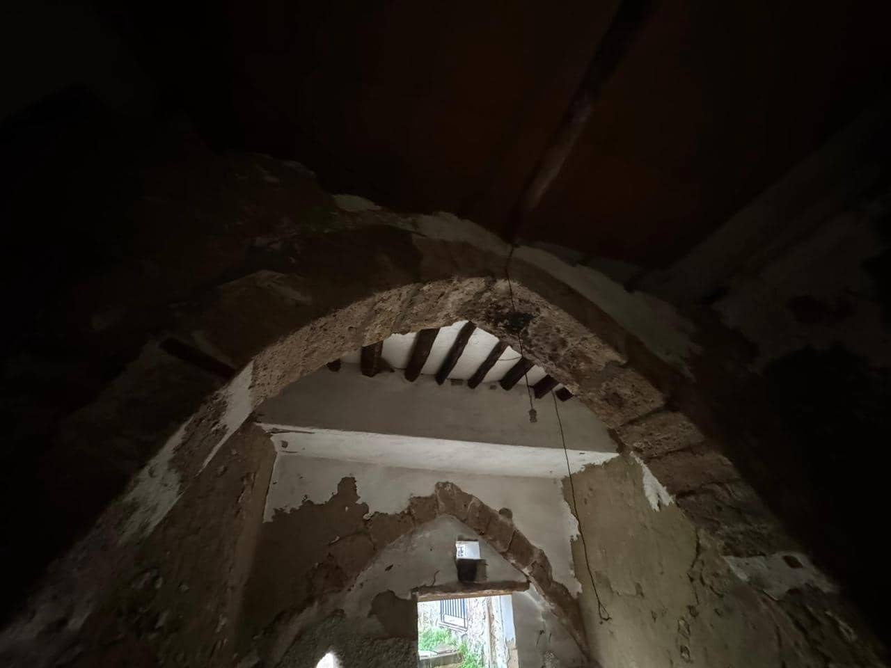 6 bedroom Villa for sale in Jerica - € 47,000 (Ref: 9532762)