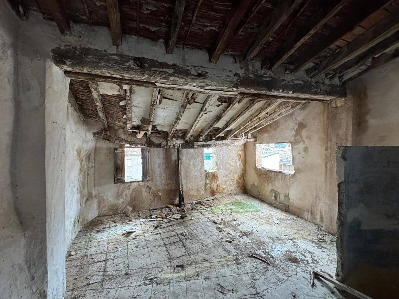 6 bedroom Villa for sale in Jerica - € 47,000 (Ref: 9532762)