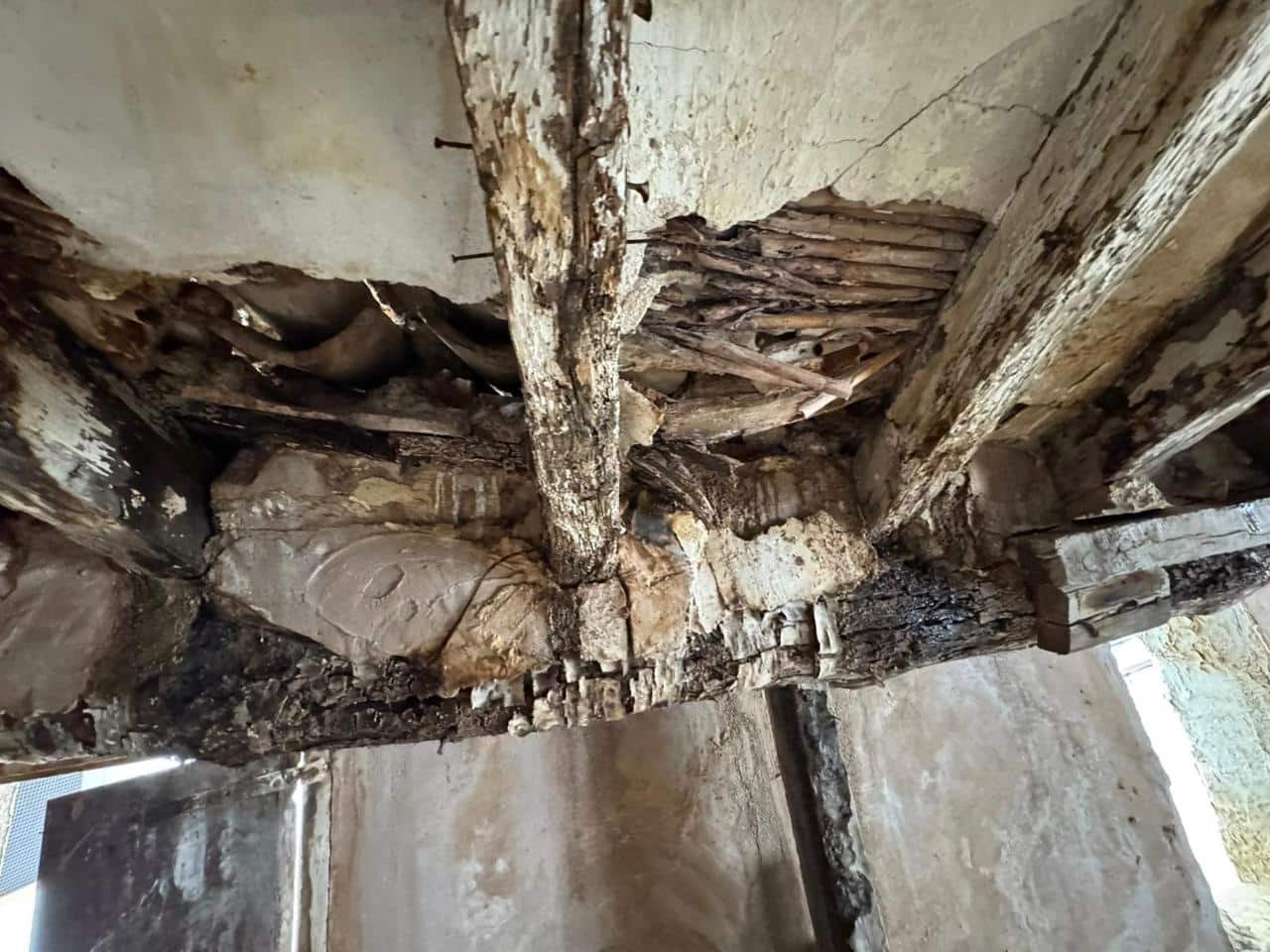 6 bedroom Villa for sale in Jerica - € 47,000 (Ref: 9532762)