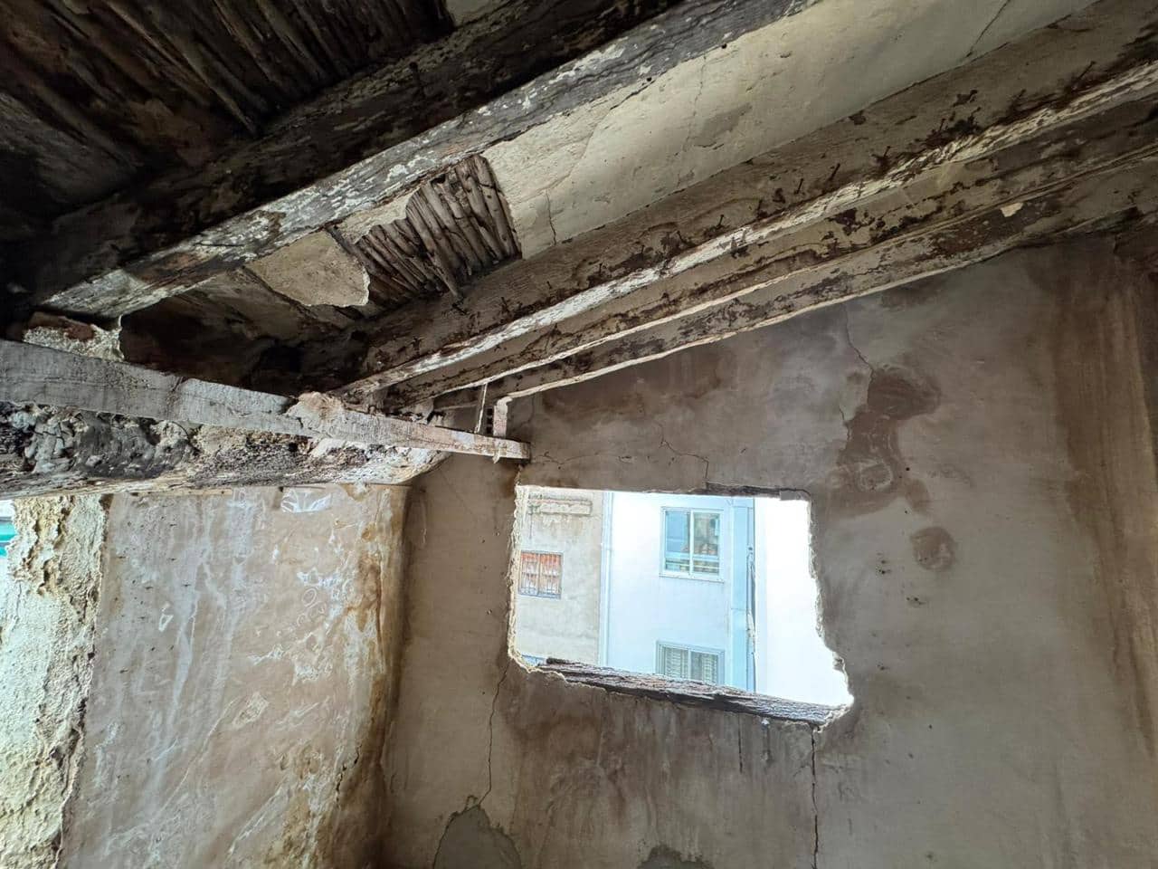 6 bedroom Villa for sale in Jerica - € 47,000 (Ref: 9532762)