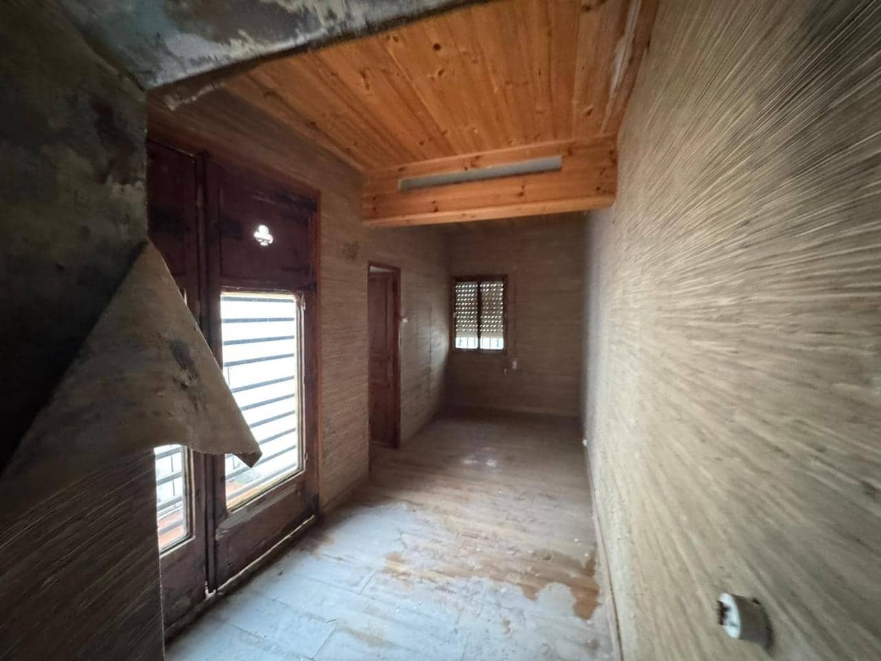 6 bedroom Villa for sale in Jerica - € 47,000 (Ref: 9532762)