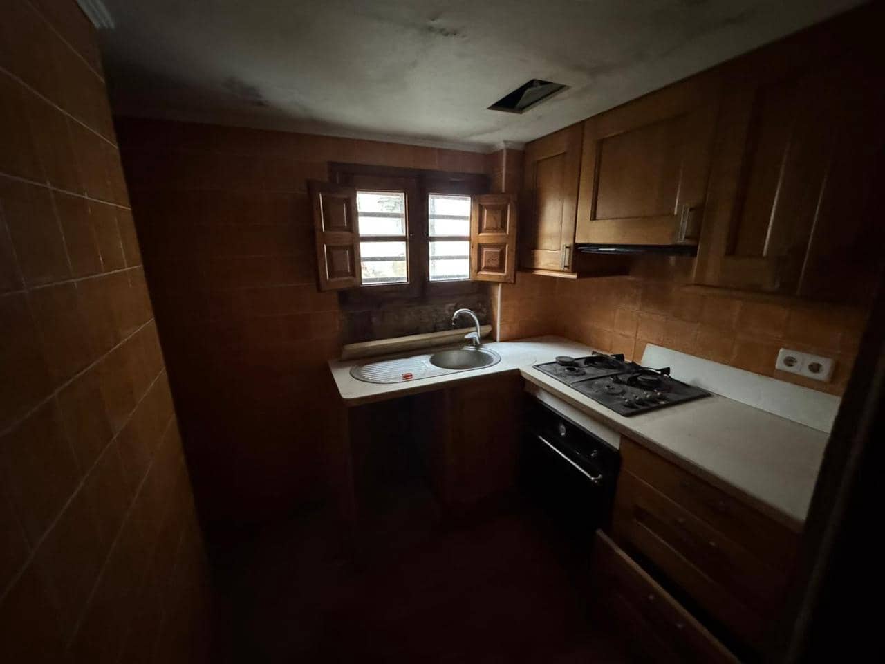 6 bedroom Villa for sale in Jerica - € 47,000 (Ref: 9532762)