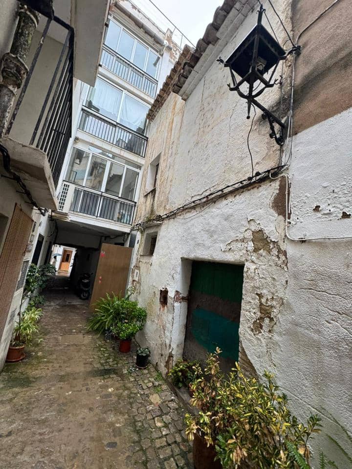 6 bedroom Villa for sale in Jerica - € 47,000 (Ref: 9532762)