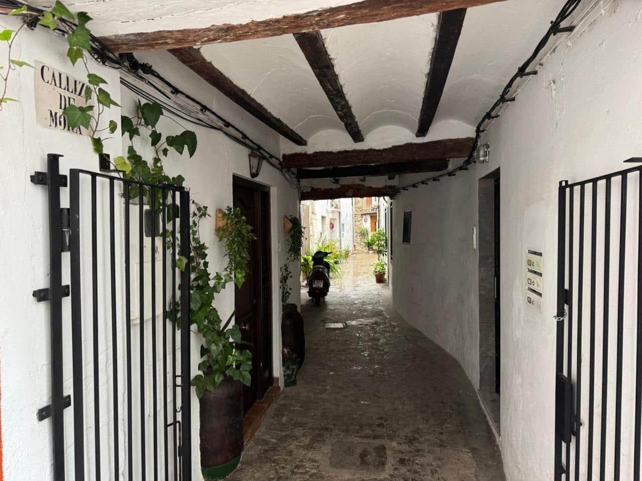 6 bedroom Villa for sale in Jerica - € 47,000 (Ref: 9532762)