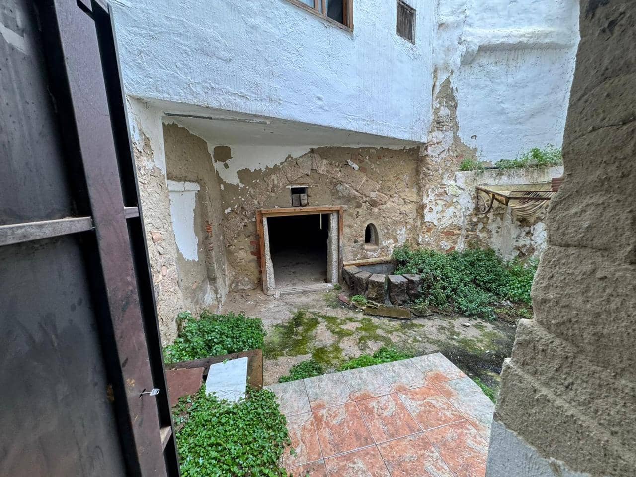 6 bedroom Villa for sale in Jerica - € 47,000 (Ref: 9532762)