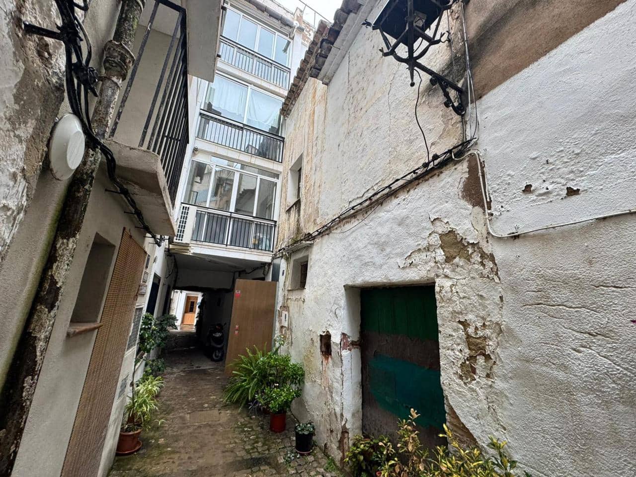 6 bedroom Villa for sale in Jerica - € 47,000 (Ref: 9532762)