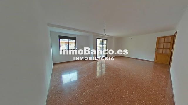 3 slaapkamer Flat te koop in Torrefiel, Valencia stad - € 240.000 (Ref: 9532765)