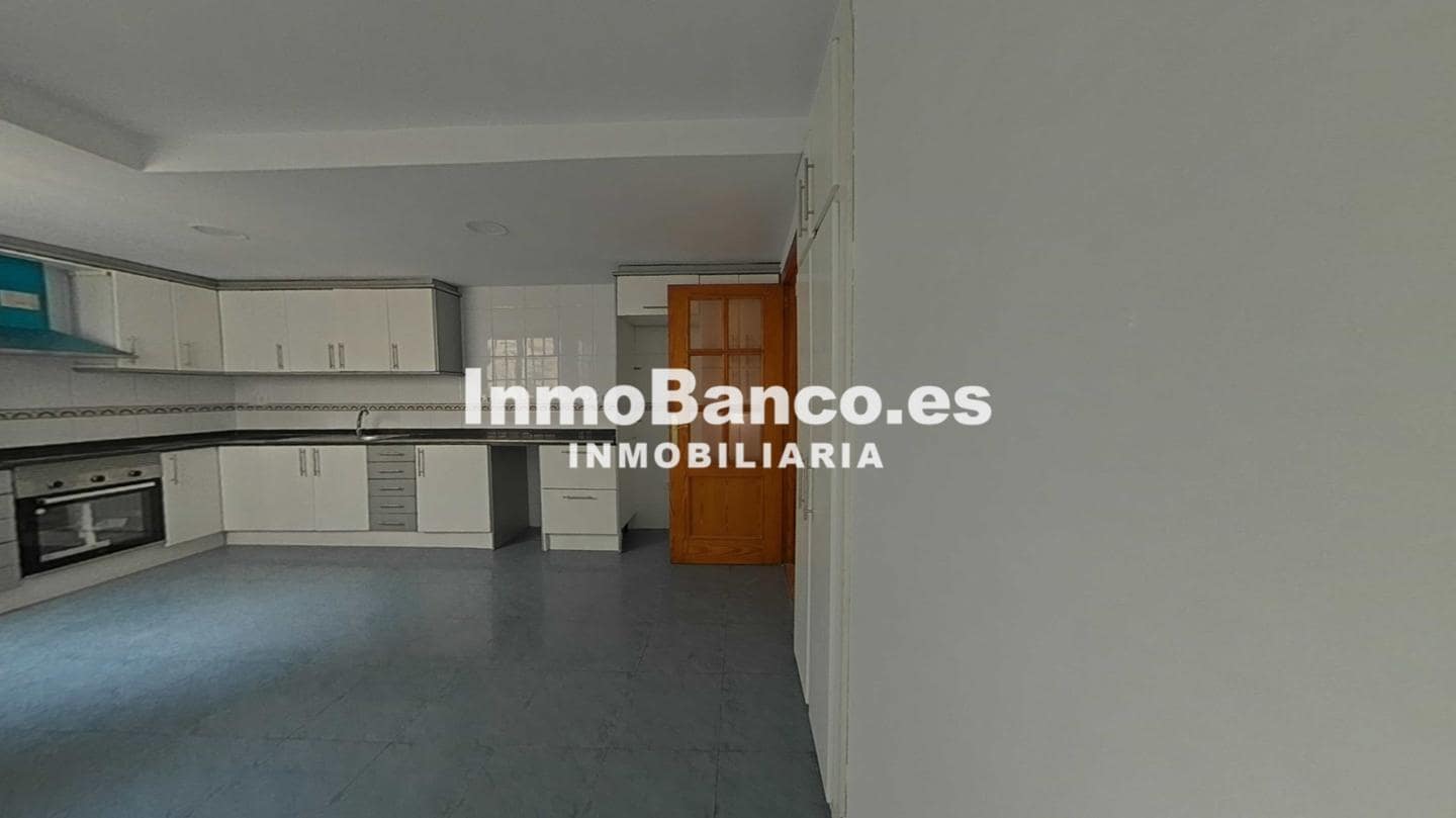 3 slaapkamer Flat te koop in Valencia stad - € 240.000 (Ref: 9532765)