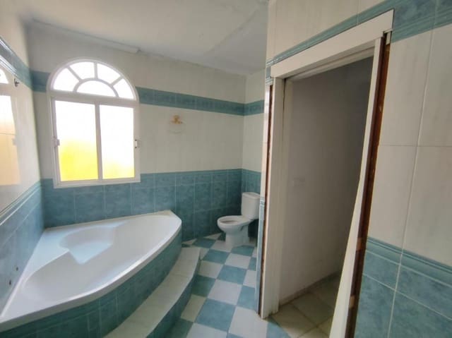 4 sovrum Villa till salu i Las Cabezas de San Juan - 52 400 € (Ref: 9535304)