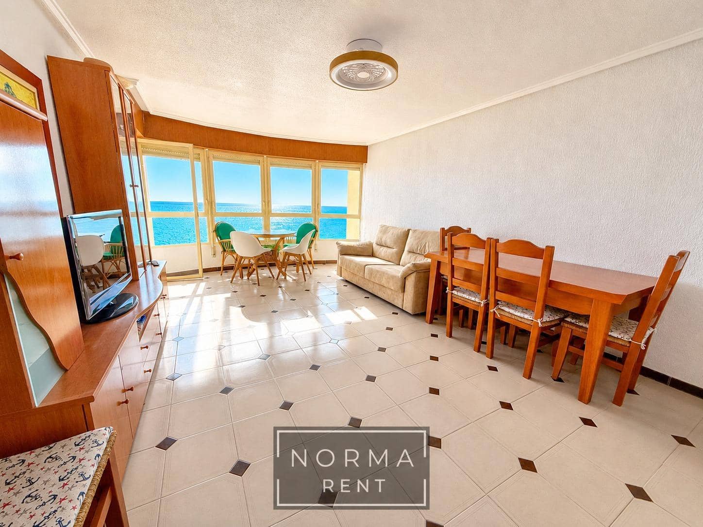 3 Zimmer Apartment zu vermieten in Torrevieja mit Garage - 990 € (Ref: 10051860)