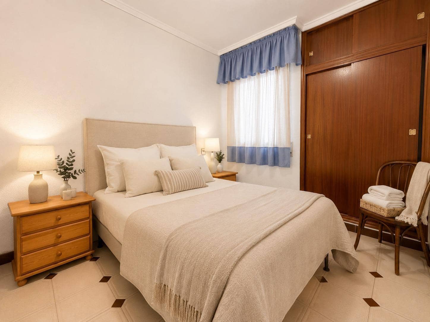 3 Zimmer Apartment zu vermieten in Torrevieja mit Garage - 990 € (Ref: 10051860)