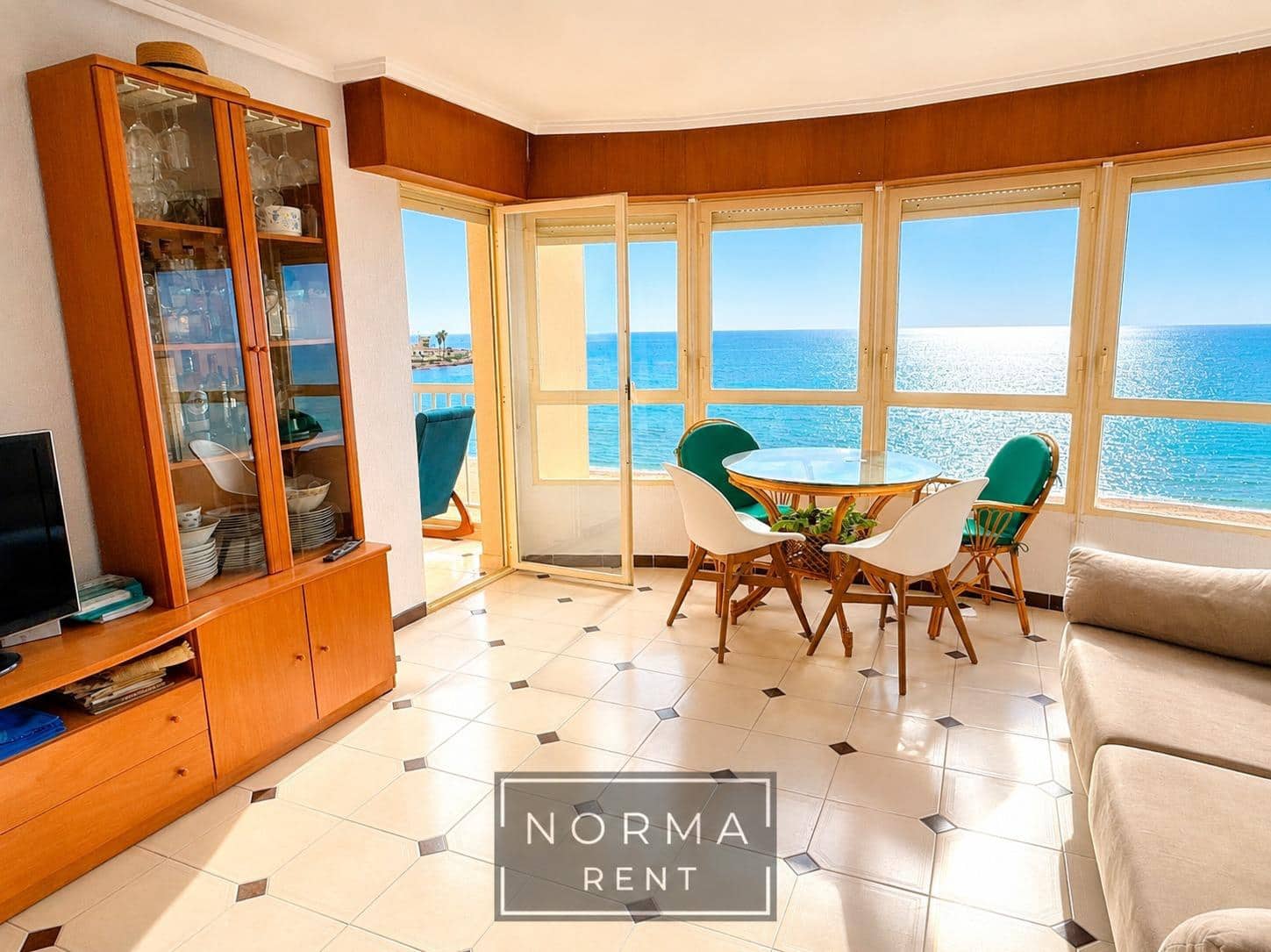 3 Zimmer Apartment zu vermieten in Torrevieja mit Garage - 990 € (Ref: 10051860)
