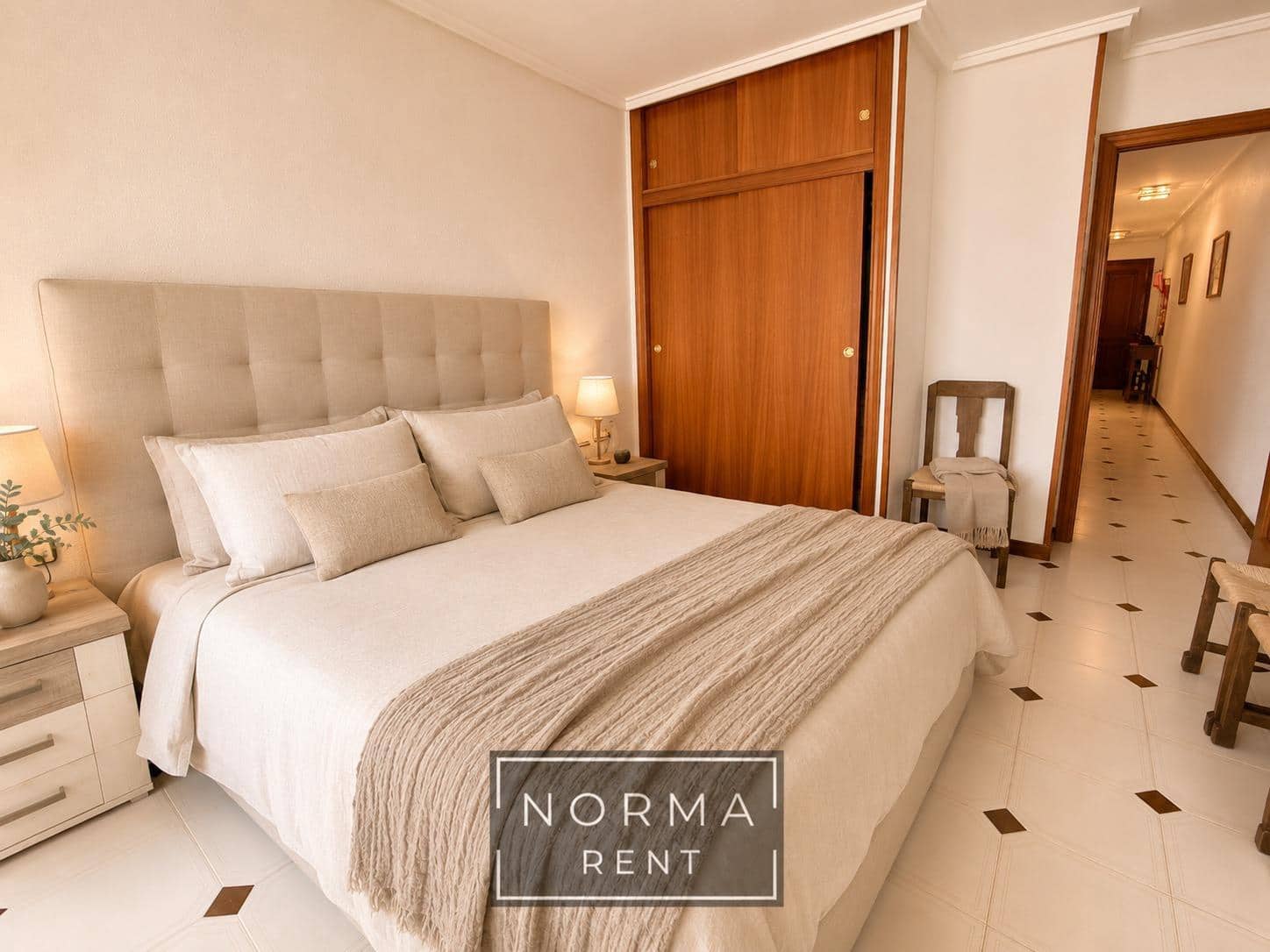 3 Zimmer Apartment zu vermieten in Torrevieja mit Garage - 990 € (Ref: 10051860)