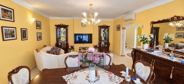 3 soveværelse Villa til leje i Punta Prima, Orihuela med swimmingpool garage - € 4.000 (Ref: 10059241)