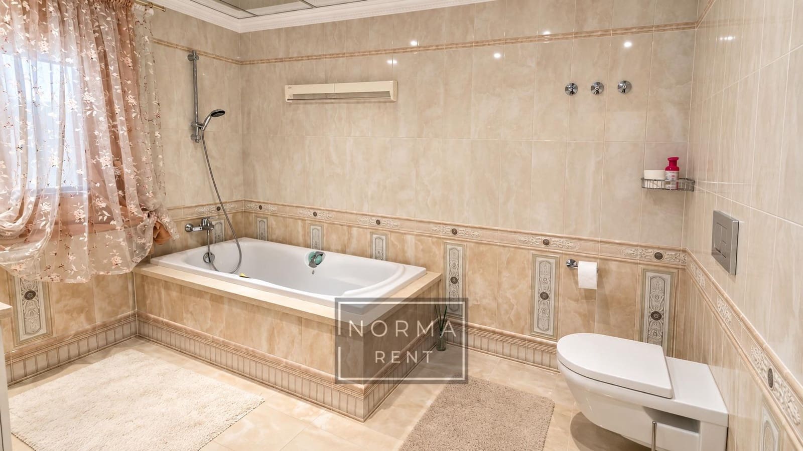 3 soveværelse Villa til leje i Orihuela Costa med swimmingpool garage - € 4.000 (Ref: 10059241)