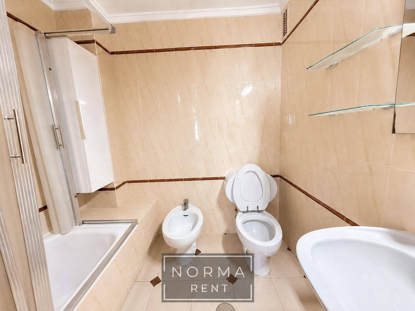3 Zimmer Apartment zu vermieten in Torrevieja mit Garage - 990 € (Ref: 10062093)
