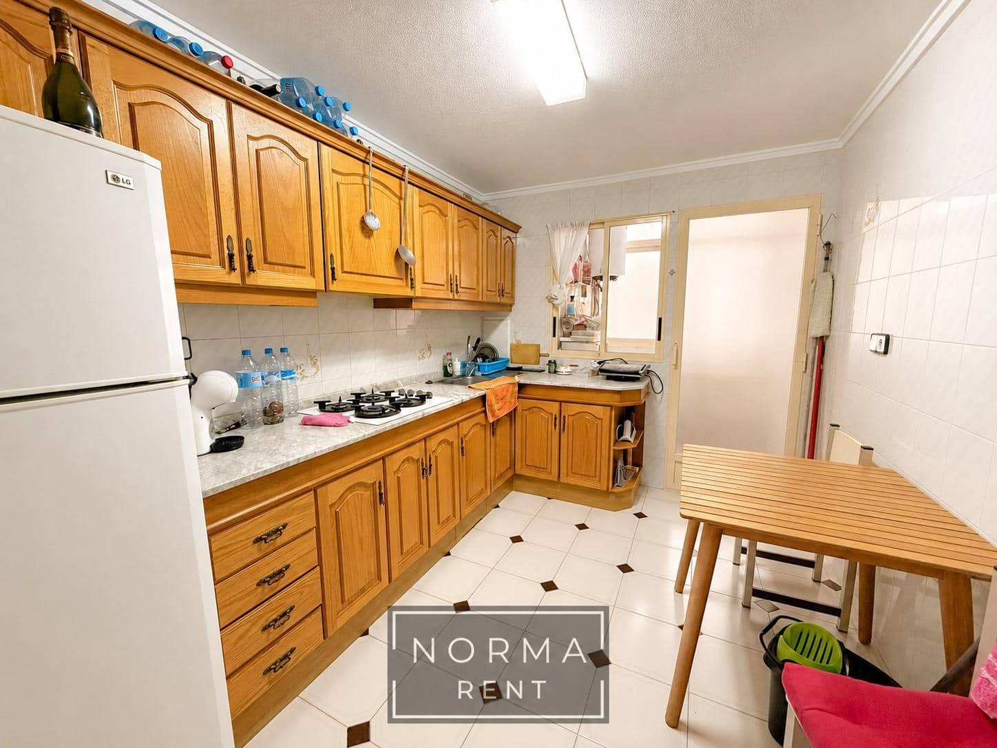 3 Zimmer Apartment zu vermieten in Torrevieja mit Garage - 990 € (Ref: 10062093)
