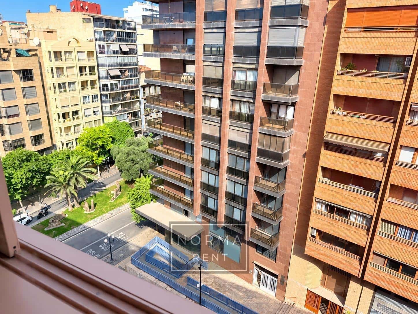3 slaapkamer Penthouse te huur in Alicante stad - € 1.600 (Ref: 10129659)