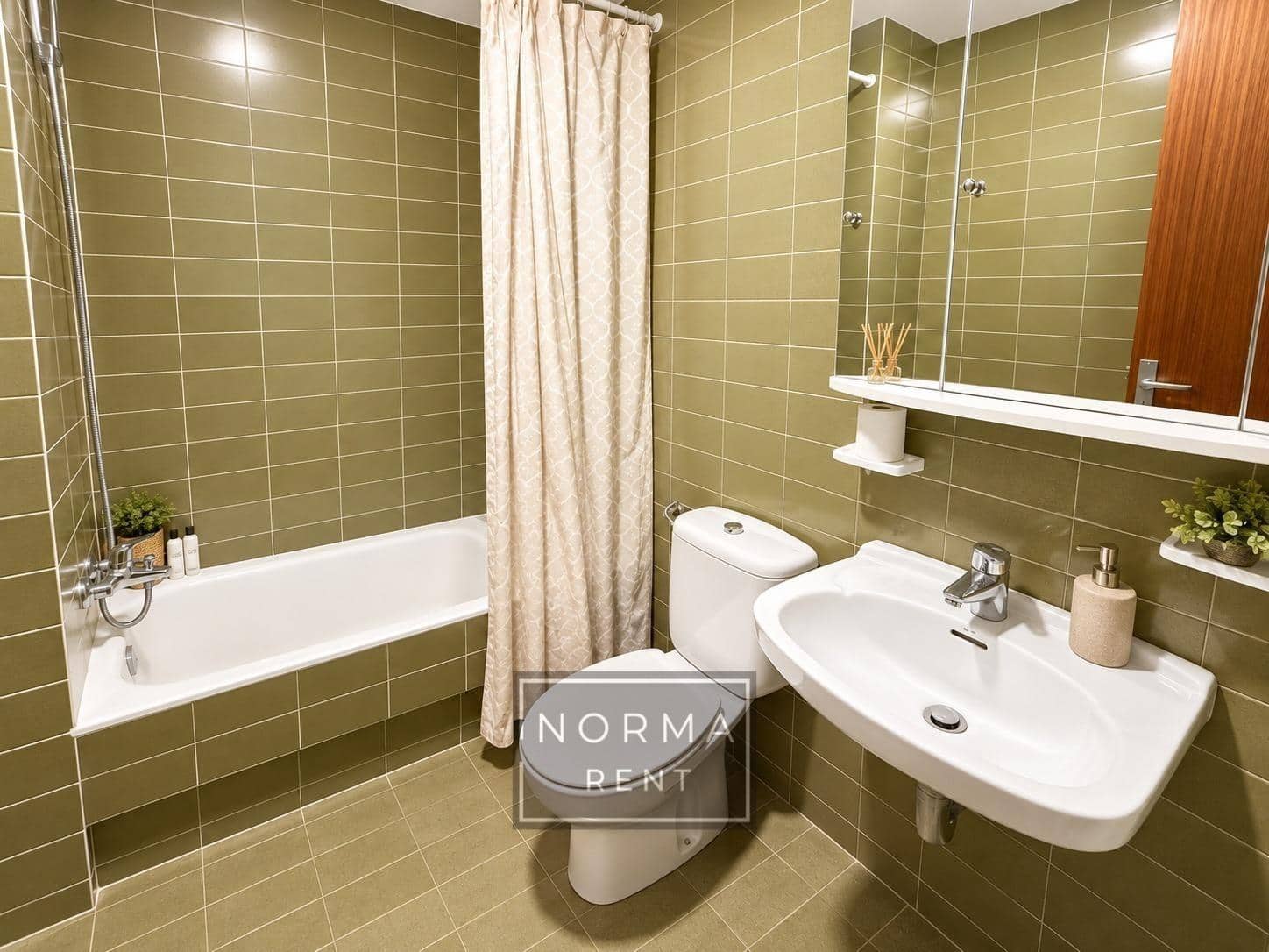 3 slaapkamer Penthouse te huur in Alicante stad - € 1.600 (Ref: 10129659)
