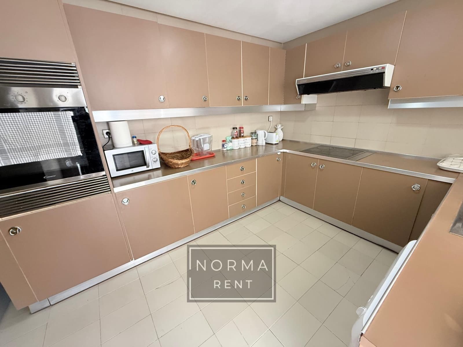 3 slaapkamer Penthouse te huur in Alicante stad - € 1.600 (Ref: 10129659)