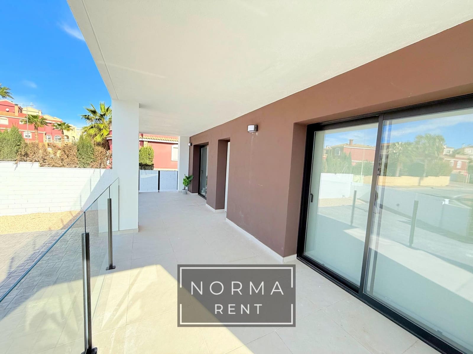 Chalet de 3 habitaciones en Monforte del Cid en alquiler con piscina garaje - 2.400 € (Ref: 10187204)
