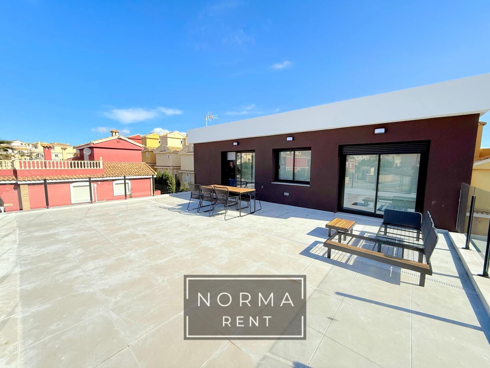 Chalet de 3 habitaciones en Monforte del Cid en alquiler con piscina garaje - 2.400 € (Ref: 10187204)