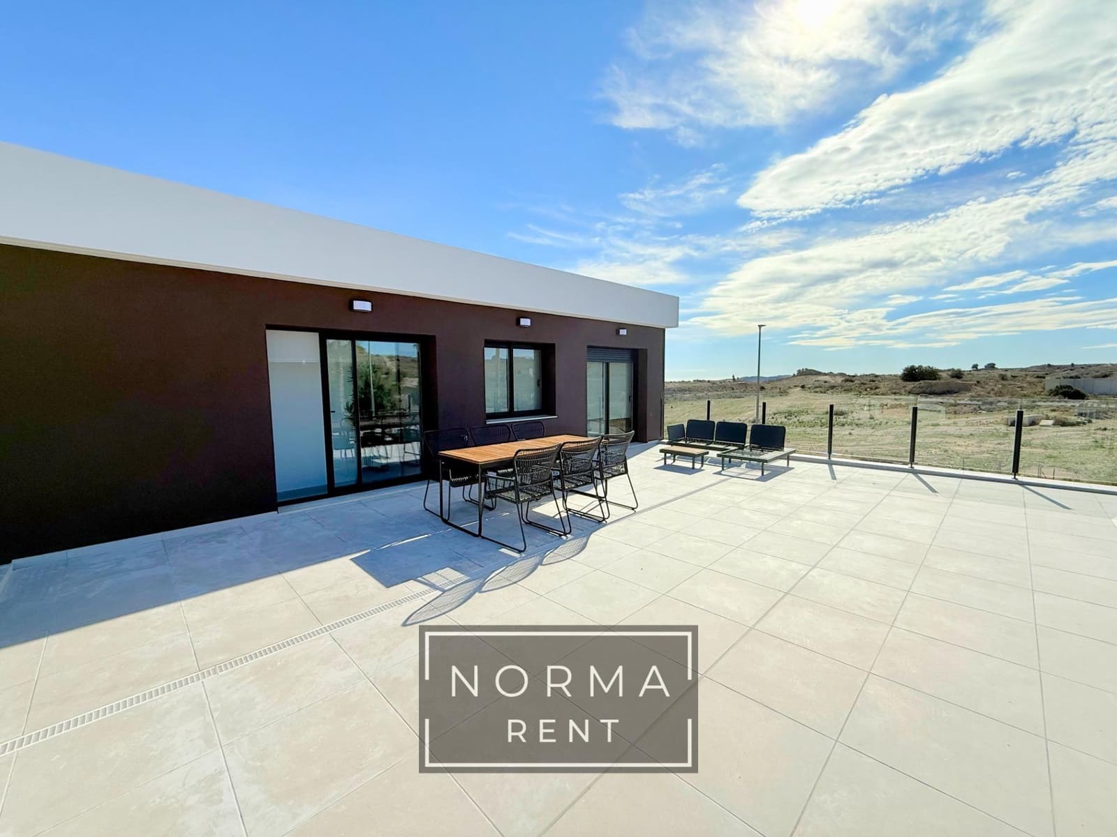 Chalet de 3 habitaciones en Monforte del Cid en alquiler con piscina garaje - 2.400 € (Ref: 10187204)