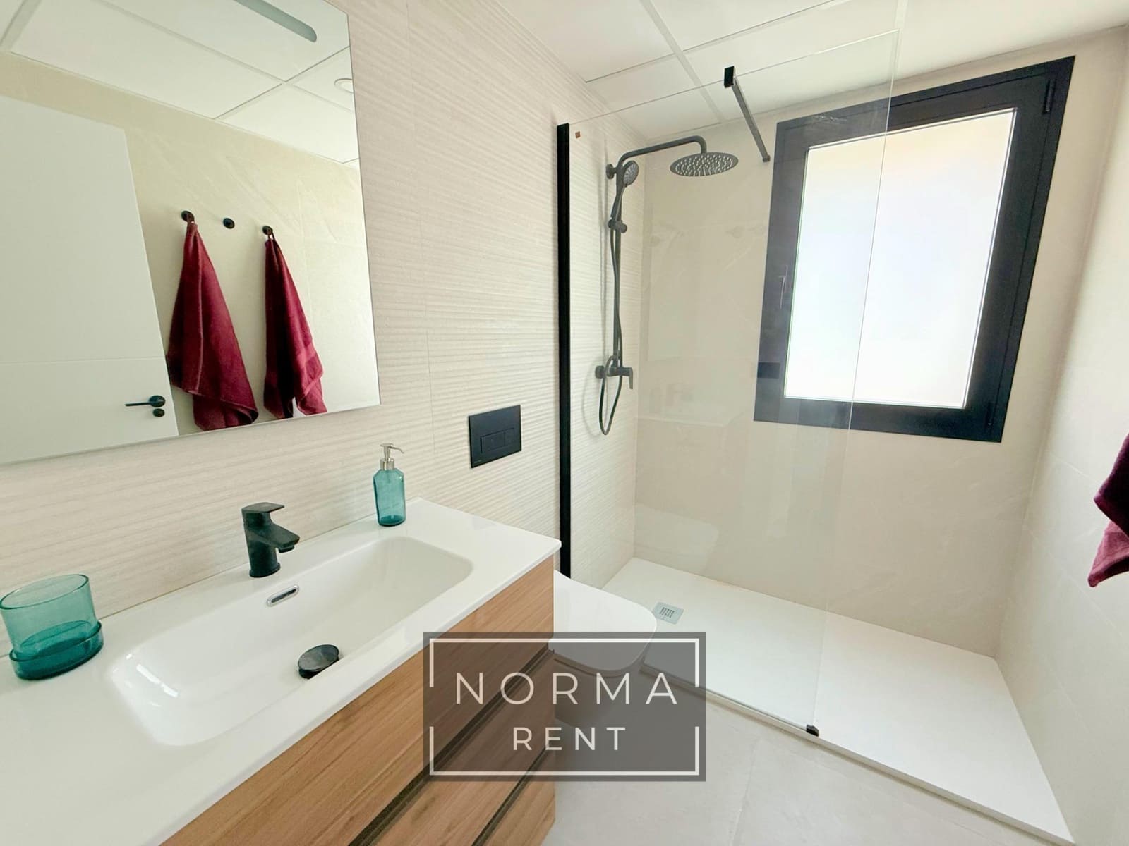 Chalet de 3 habitaciones en Monforte del Cid en alquiler con piscina garaje - 2.400 € (Ref: 10187204)