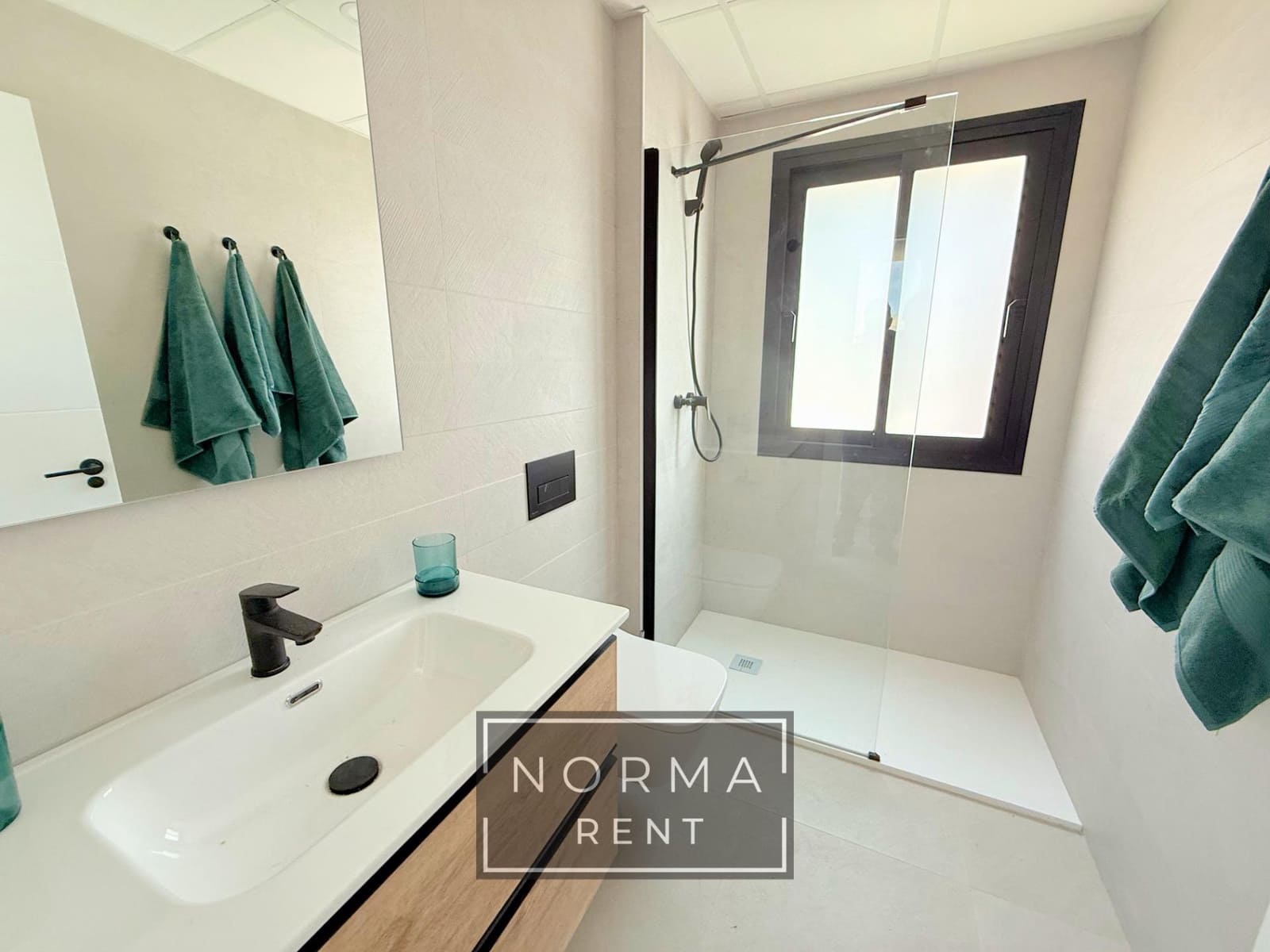 Chalet de 3 habitaciones en Monforte del Cid en alquiler con piscina garaje - 2.400 € (Ref: 10187204)
