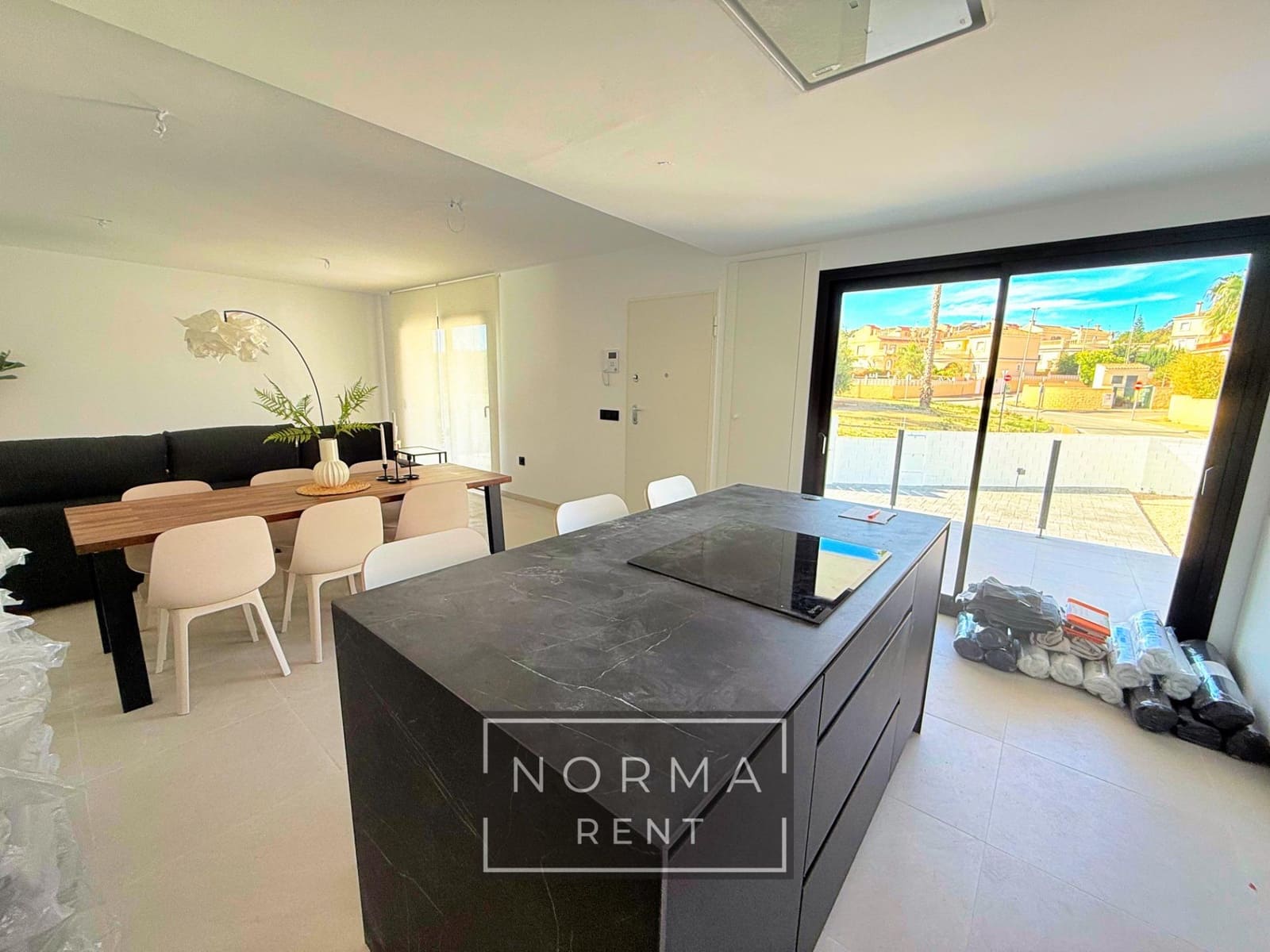 Chalet de 3 habitaciones en Monforte del Cid en alquiler con piscina garaje - 2.400 € (Ref: 10187204)