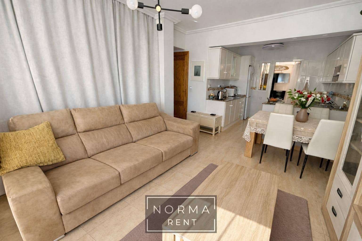 3 quarto Bungalow para arrendar em Cabo Roig com piscina - 1 200 € (Ref: 10187205)