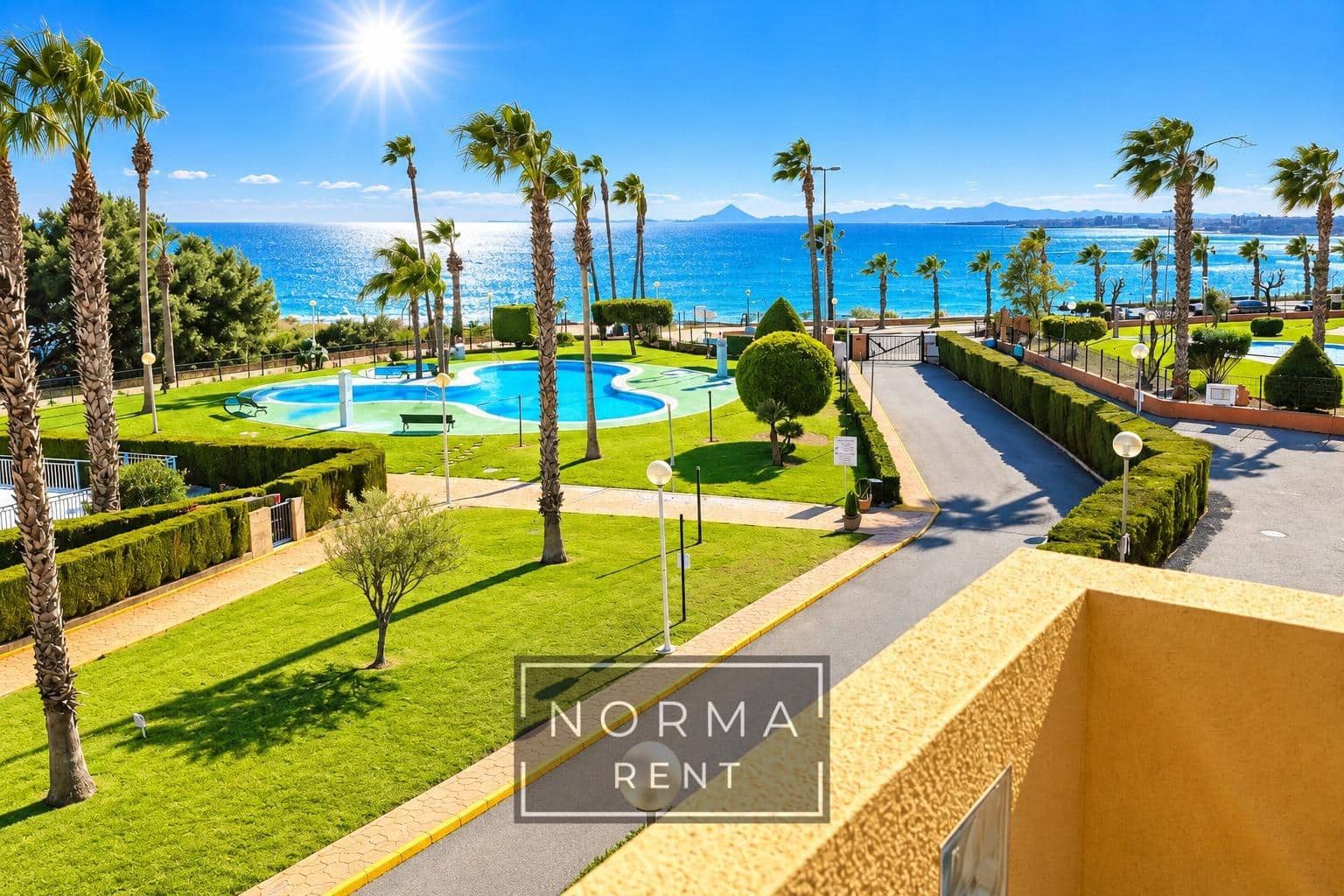 3 quarto Bungalow para arrendar em Cabo Roig com piscina - 1 200 € (Ref: 10187205)