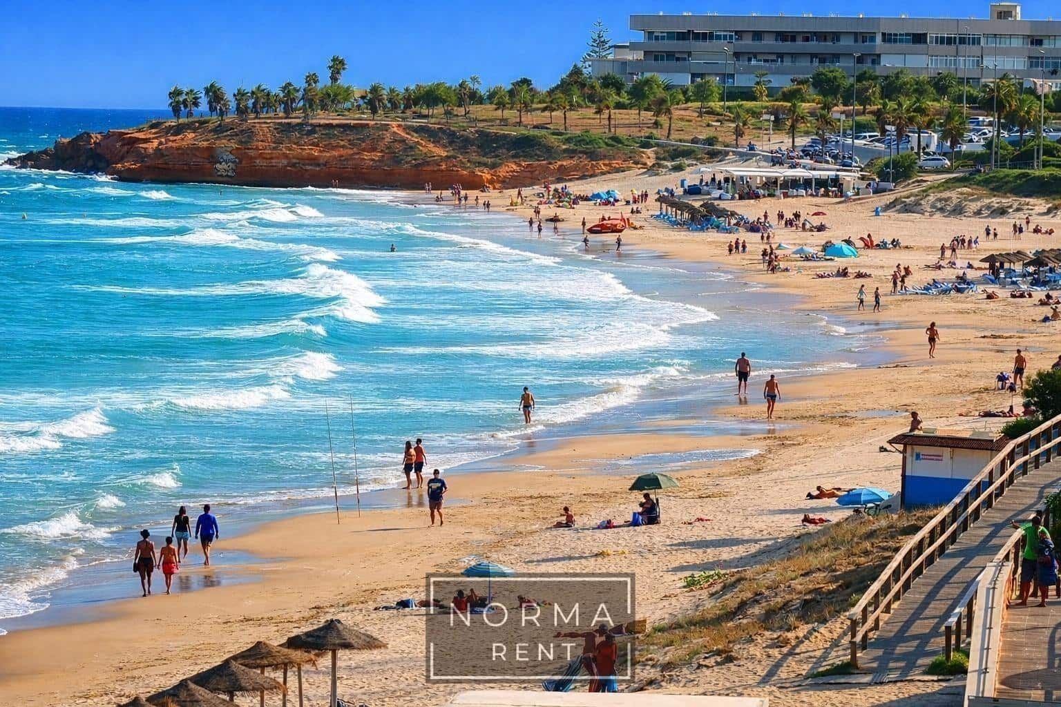 3 quarto Bungalow para arrendar em Cabo Roig com piscina - 1 200 € (Ref: 10187205)
