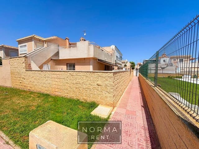 2 soveværelse Rækkehus til leje i Torrevieja med swimmingpool - € 650 (Ref: 9118808)