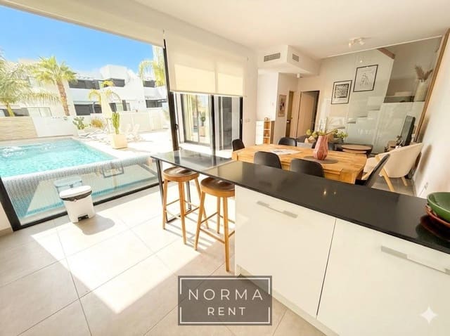 Villa/Maison de 3 chambres à louer à Guardamar del Segura avec piscine - 2 500 € (Ref: 9441394)