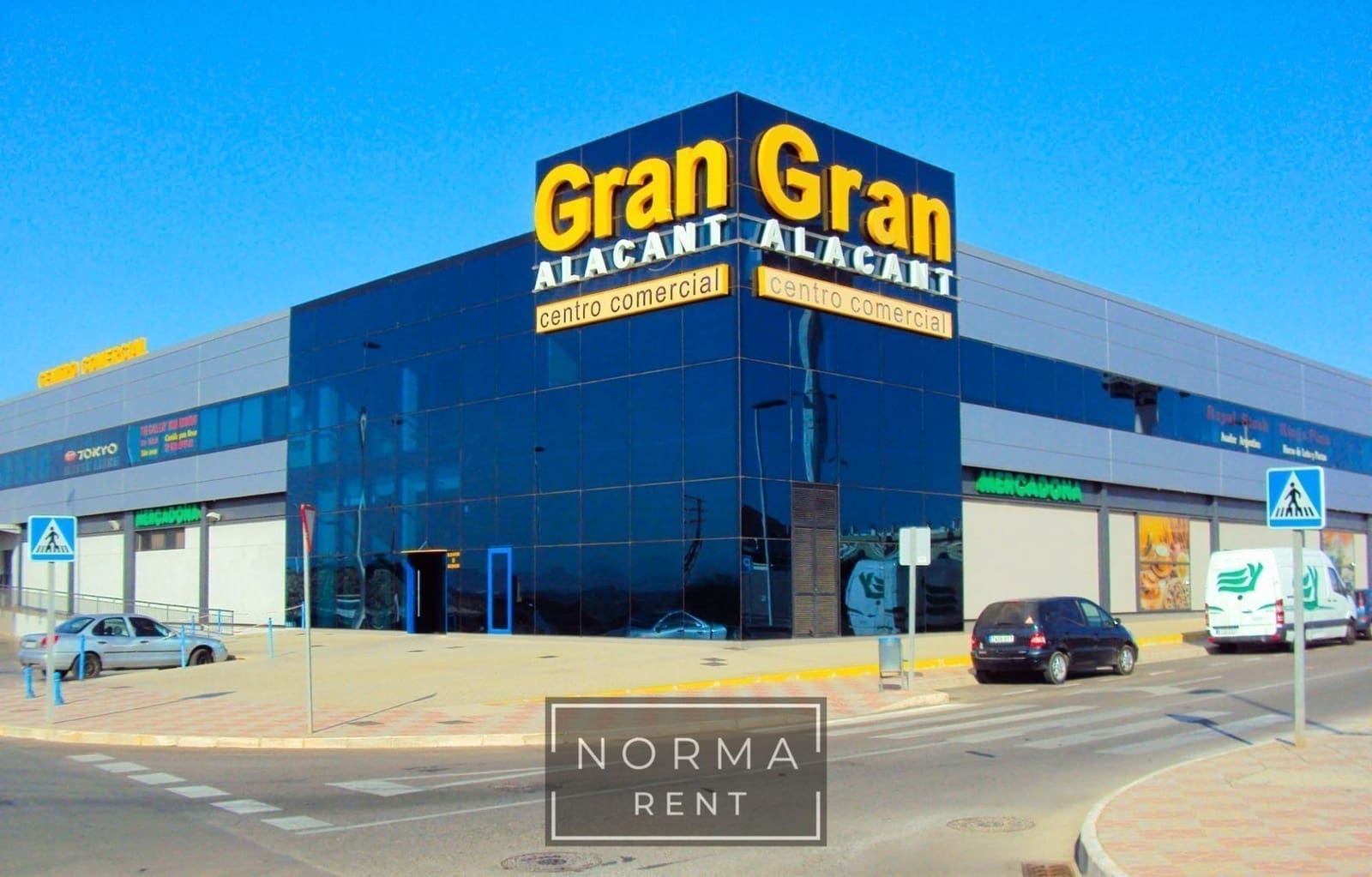 Adosado de 2 habitaciones en Gran Alacant en alquiler - 1.300 € (Ref: 9462443)