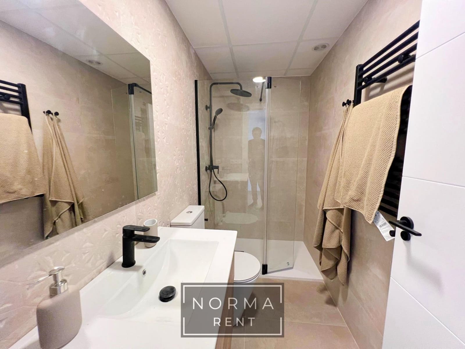 Adosado de 2 habitaciones en Gran Alacant en alquiler - 1.300 € (Ref: 9462443)