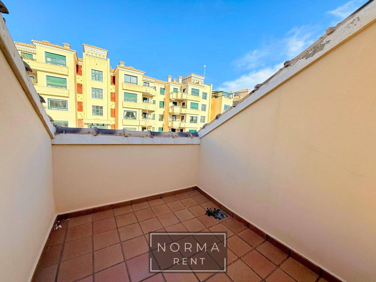 3 soveværelse Lejlighed til leje i Orihuela Costa med swimmingpool - € 1.250 (Ref: 9486446)